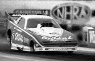 1987 – Snake signs with Skoal Bandit Racing and wins the Gatornationals title.